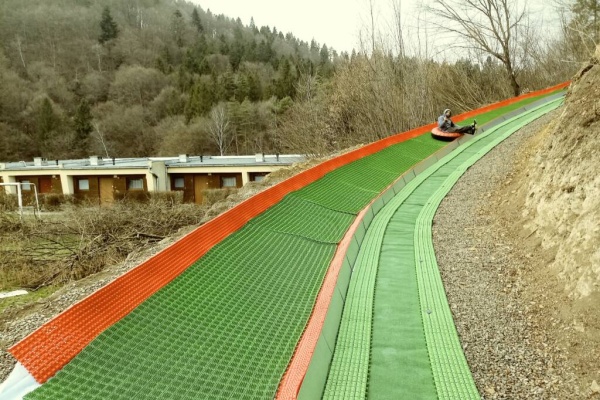 CHOOSE A PONTOON TRACK TAILORED TO YOUR NEEDS